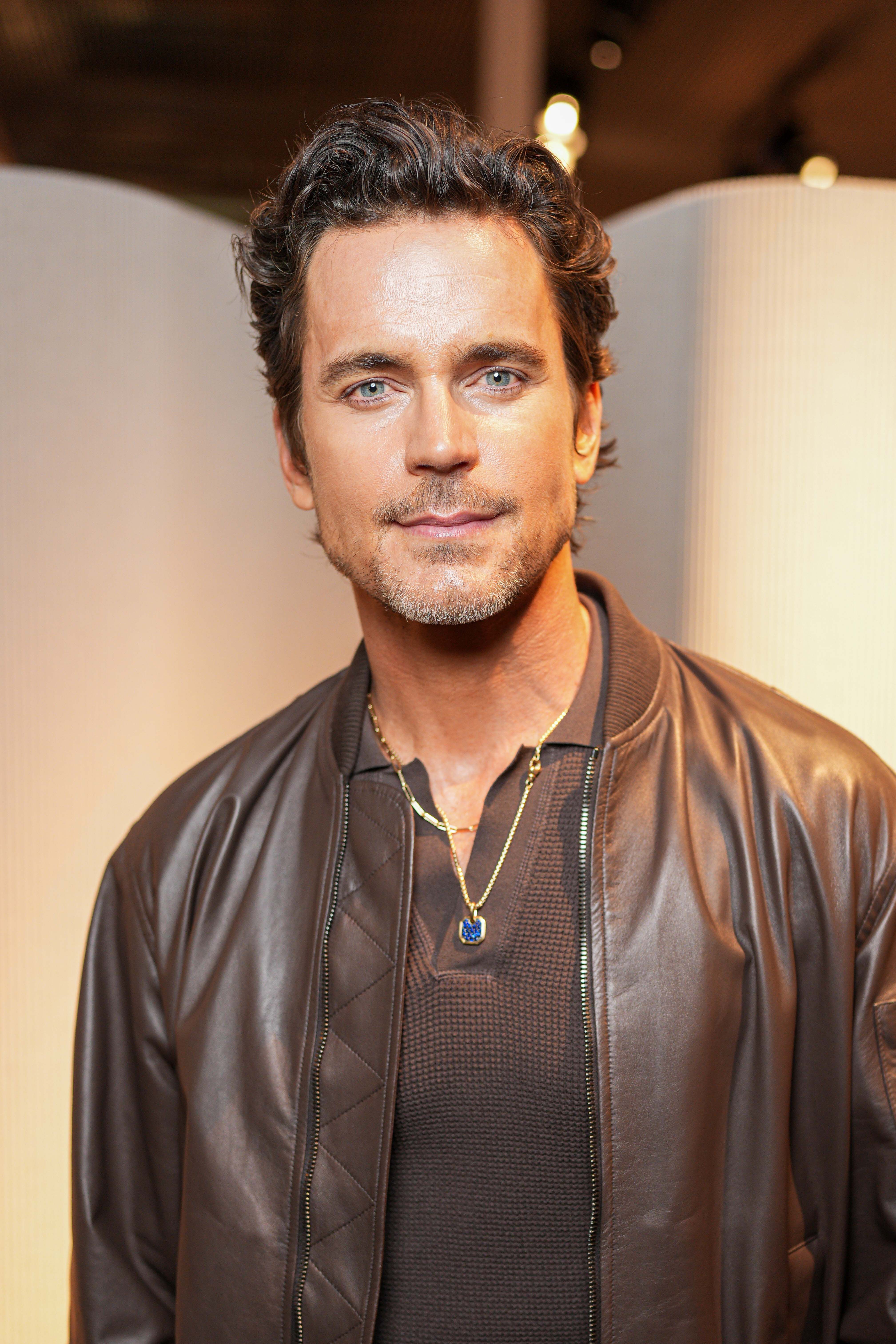 Tiro en la cabeza de Matt Bomer