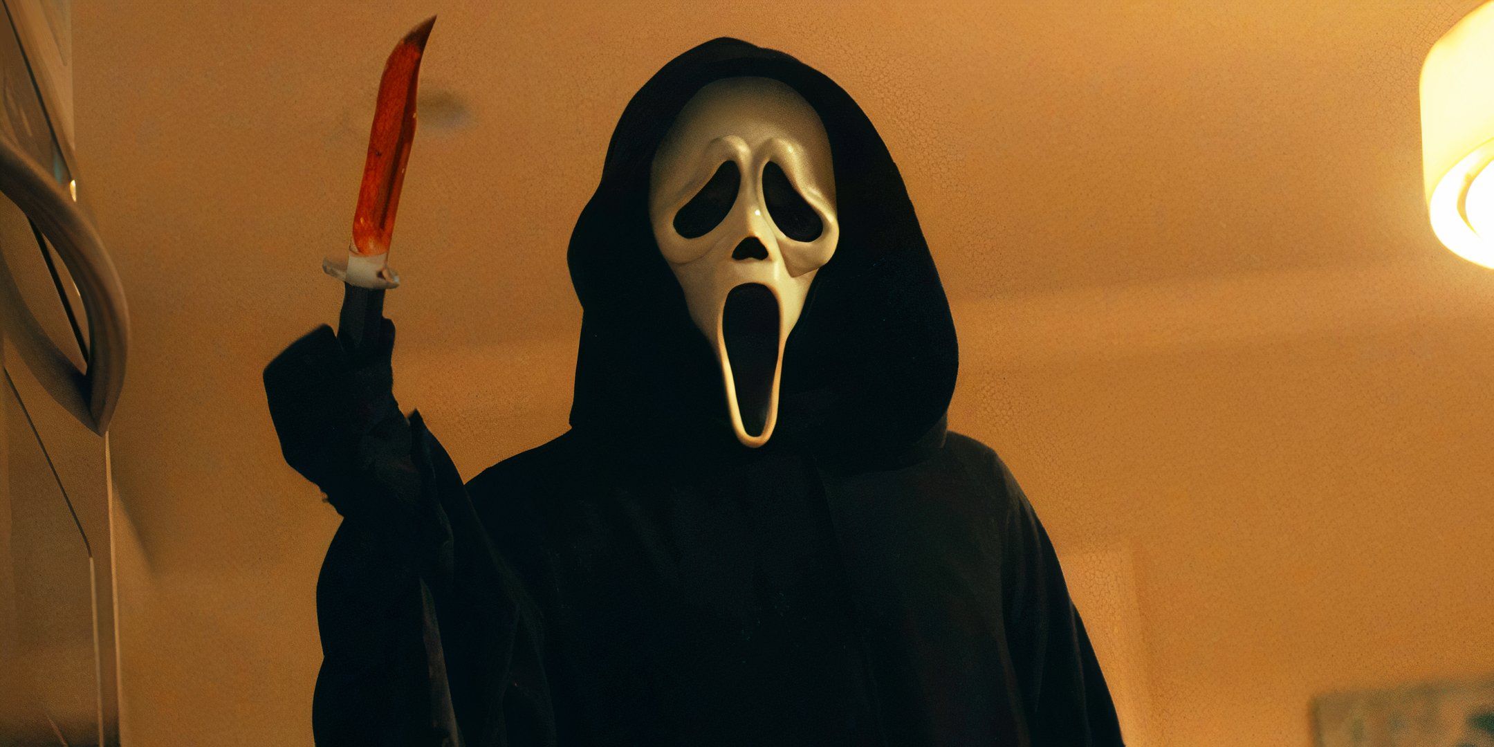 “Fue una especie de bendición”: una estrella de Scream se desmayó mientras filmaba la escena de revelación debido al incómodo disfraz de fantasma