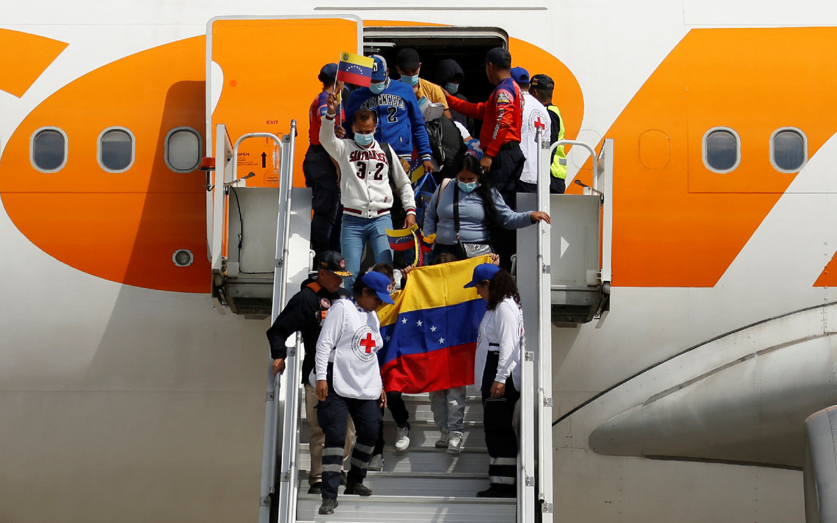 Aterrizan en Venezuela casi 250 migrantes procedentes de México tras su deportación desde EU