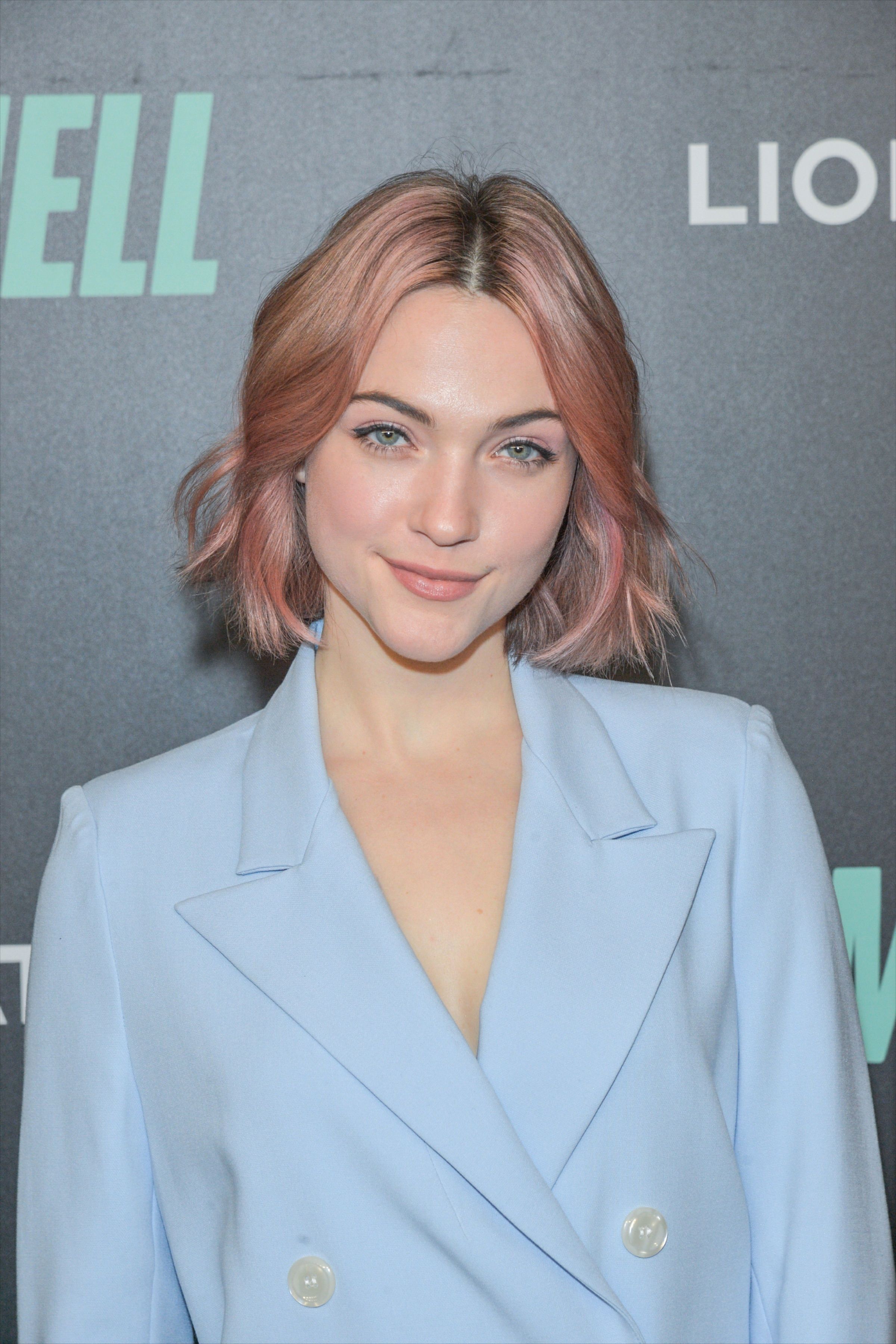 Tiro en la cabeza de Violett Beane