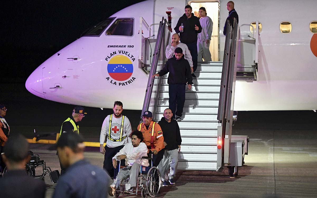 Dos aviones venezolanos con migrantes deportados de EU aterrizan en Venezuela