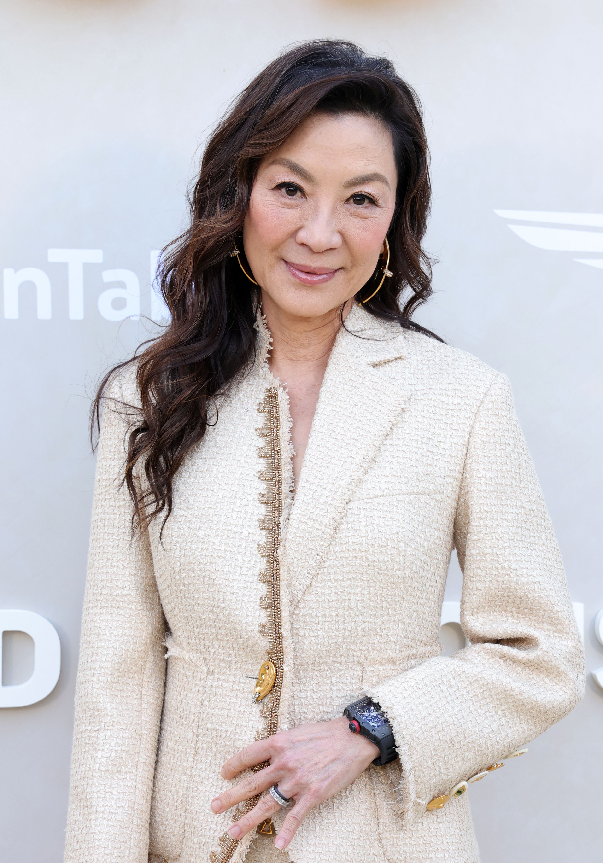 El tiro en la cabeza de Michelle Yeoh en Gold House acoge la Gala de Oro inaugural 2024 en el Centro de Música.