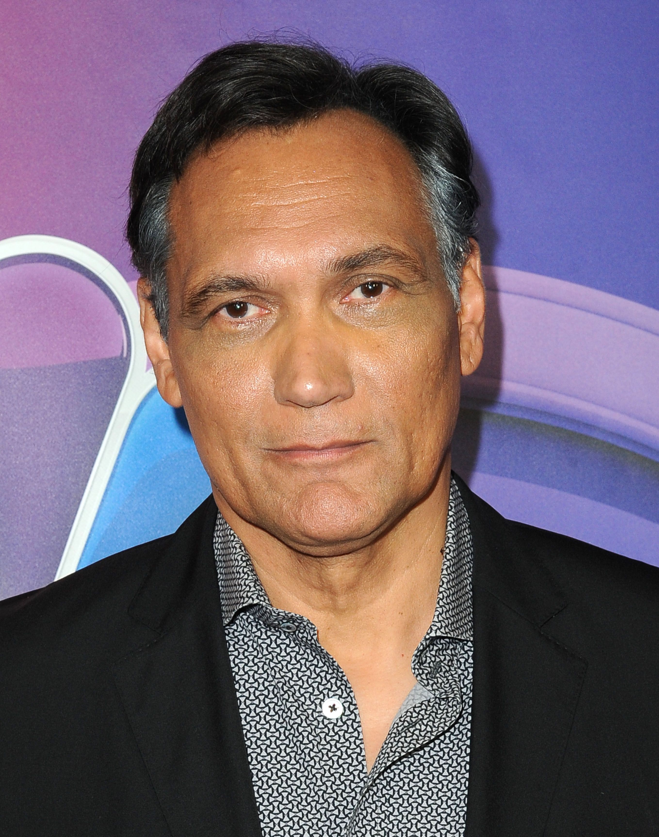 Tiro en la cabeza de Jimmy Smits en el NBC Press Tour