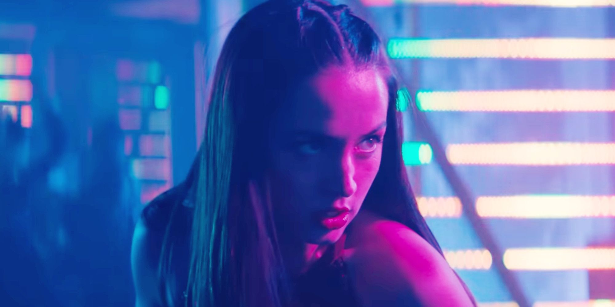 El trailer de la bailarina revela Ana de Armas vs. Keanu Reeves, ya que se burla de su equivalente a la leyenda de Baba Yaga de John Wick