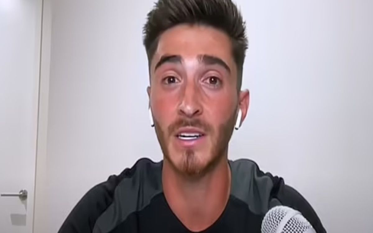 Recibe Josh Cavallo, futbolista gay australiano, amenazas de muerte a diario | Video