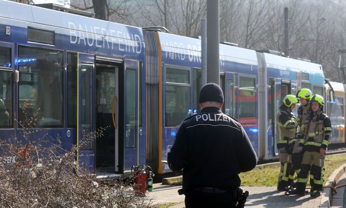 Un hombre prende fuego a su esposa en un tranvía en el este de Alemania