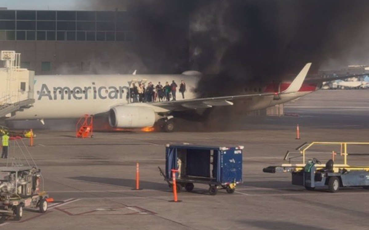 Videos | Se incendia avión de American Airlines en aeropuerto de Denver; pasajeros son evacuados