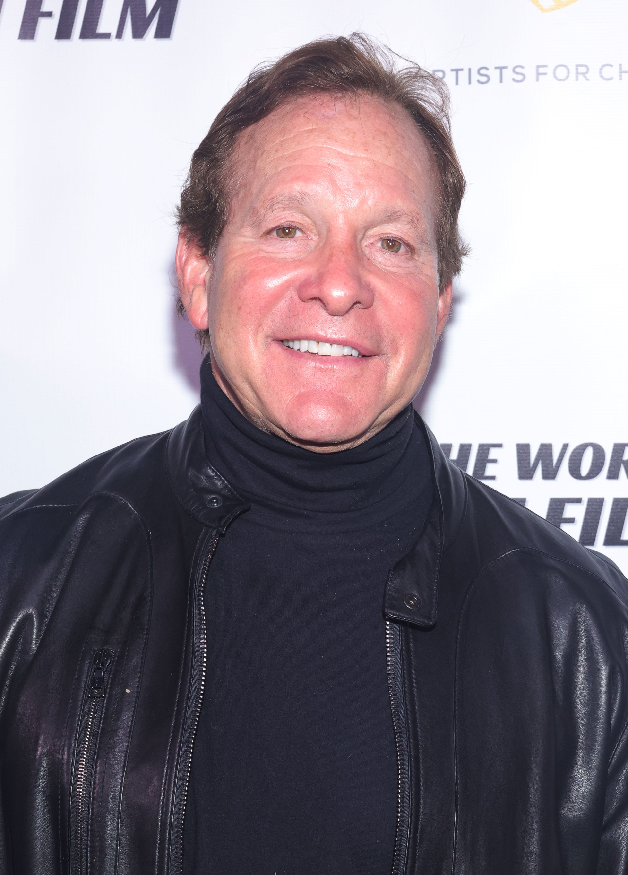 Tiro en la cabeza de Steve Guttenberg
