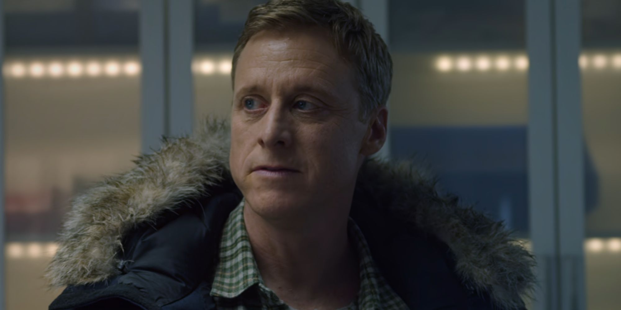 La temporada 4 de alienígena residente recibe una gran actualización de filmación de Alan Tudyk con BTS Photo