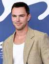 Tiro en la cabeza de Nicholas Hoult