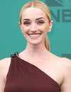 Tidado de la cabeza de Brianne Howey en el 49 ° premio anual People's Choice Awards 2024