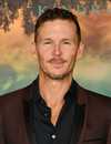 Tiro en la cabeza de Ryan Kwanten