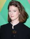 tiro en la cabeza de Rose Leslie en el Louis Vuitton Menswear Fall