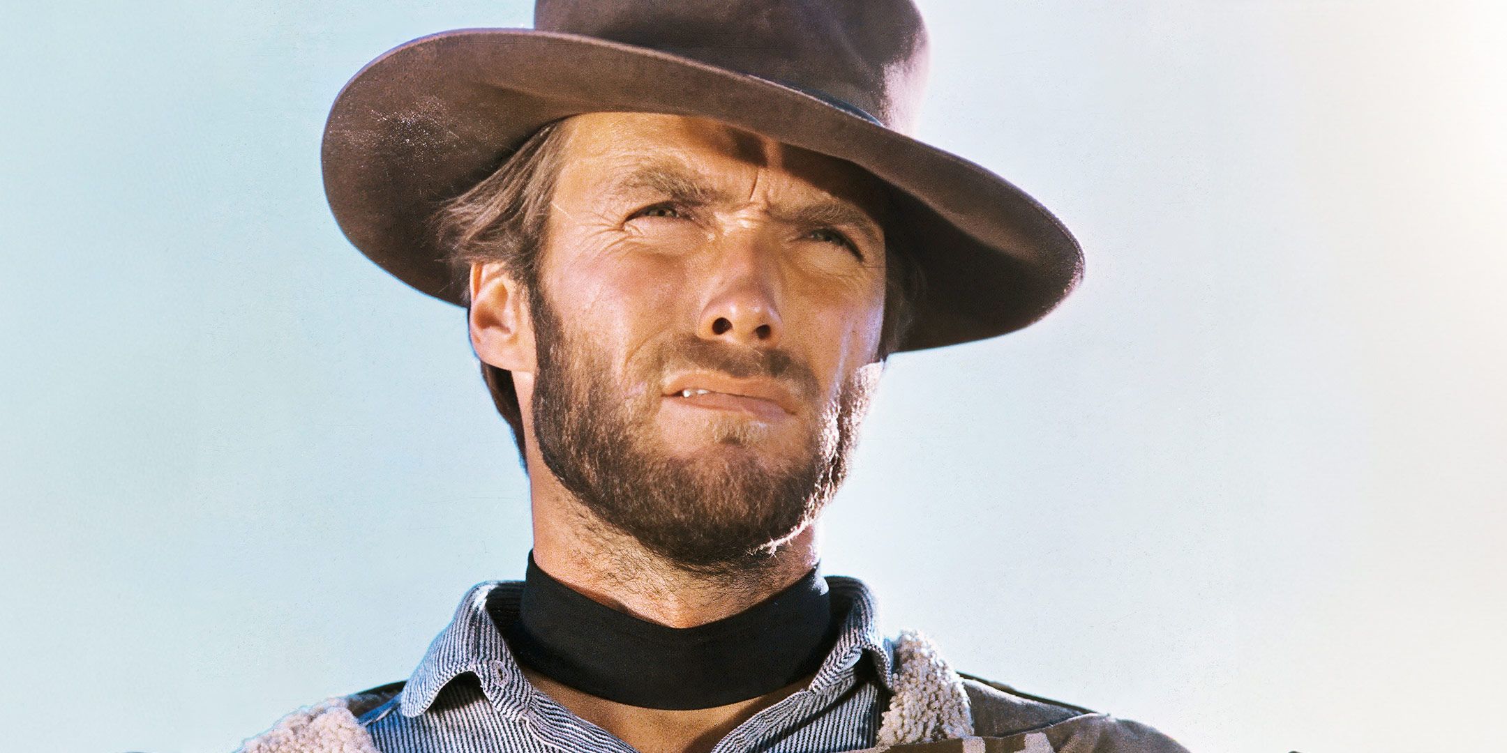 Una leyenda de Westerns interpretó a dos personajes completamente diferentes en la trilogía de dólares de Clint Eastwood, y condujo a uno de los mejores villanos del género.