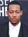Moldada de la cabeza de Tyler James Williams en los 29º premio anual de Critics 'Choice Awards