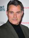 Tiro en la cabeza de Rufus Sewell