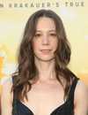 Tiro en la cabeza de Chloe Pirrie