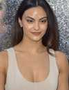 Tiro en la cabeza de Camila Mendes