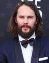 Molchado en la cabeza de Taylor Kitsch en los 29 ° premio anual de Critics 'Choice Awards