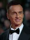 Tiro en la cabeza de Julian McMahon