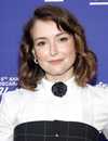 Tiro en la cabeza de Milana Vayntrub