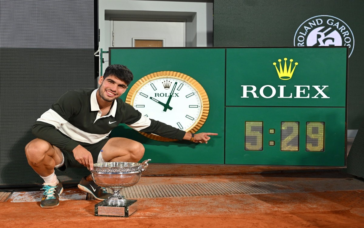 Cautiva gesta de Carlos Alcaraz en Roland Garros a la prensa | Video