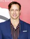 Tiro en la cabeza de Bronson Pinchot en la alfombra roja de celebridades