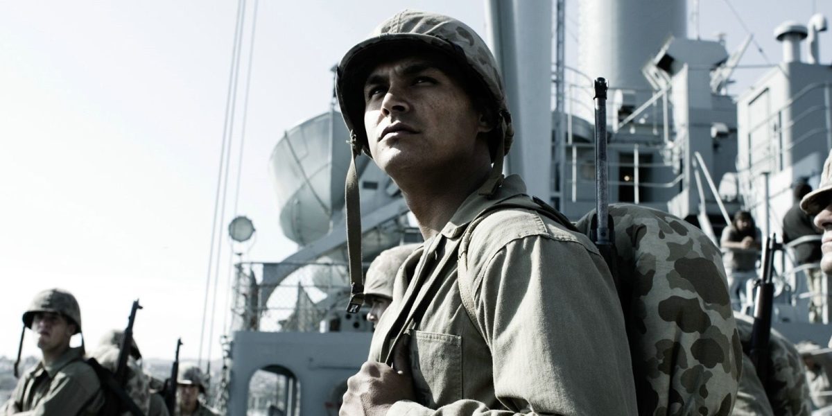 Las batallas de la Segunda Guerra Mundial en la bomba de taquilla de $ 96 millones de Clint Eastwood "transmiten con precisión el alcance de la lucha salvaje", dice el líder del Cuerpo de Marines