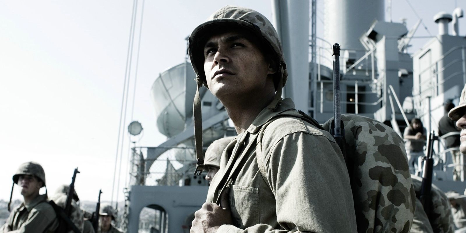 Las batallas de la Segunda Guerra Mundial en la bomba de taquilla de $ 96 millones de Clint Eastwood "transmiten con precisión el alcance de la lucha salvaje", dice el líder del Cuerpo de Marines