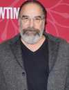 Tiro en la cabeza de Mandy Patinkin