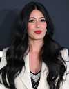Disparo en la cabeza de Elizabeth Tabish en las celebridades que llegan al estreno global de la temporada 4 elegido