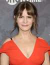 Tiro en la cabeza de Jennifer Jason Leigh