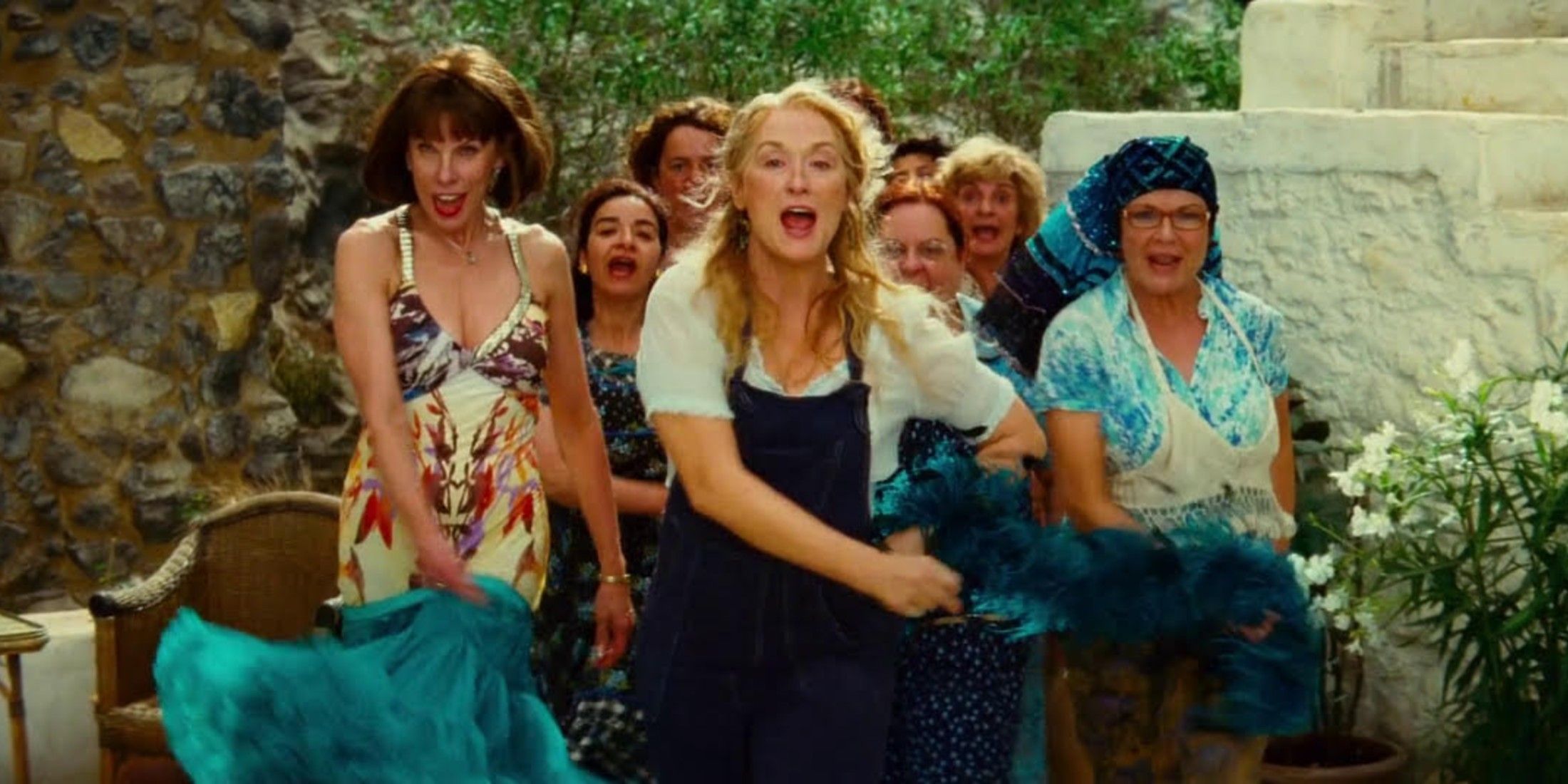 Mamma Mia! Revisión: Joyful y caótico, es fácil pasar por alto los problemas con Mamma Mia! Y disfruta del paseo a veces sin sentido