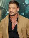 Disparo en la cabeza de Alan Ritchson en el estreno de Nueva York de 'Angels' de Lionsgate 
