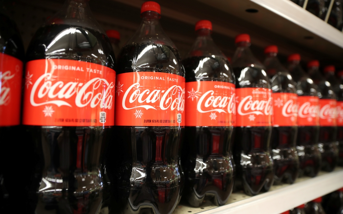 Coca-Cola usará azúcar de caña en EU, anuncia Trump