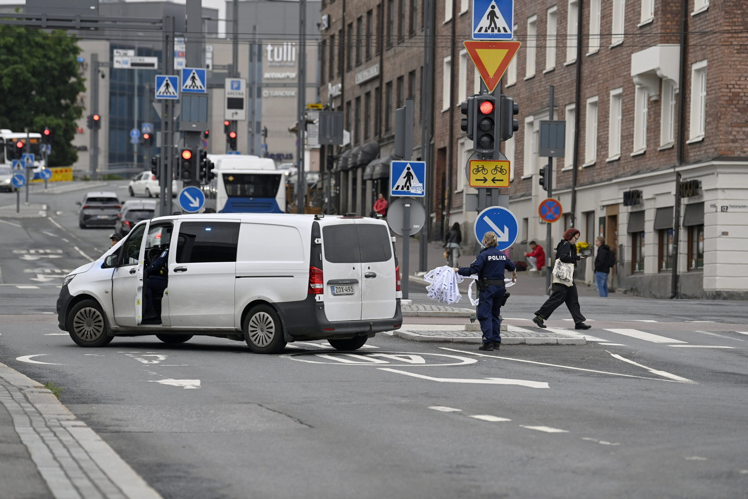 Cuatro heridos en apuñalamiento múltiple cerca de centro comercial en Finlandia