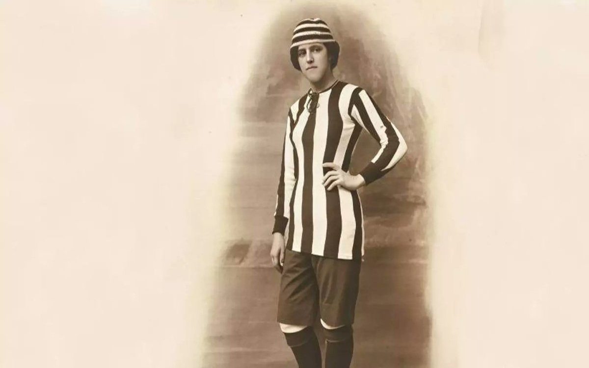 Dan nombre de la primera futbolista profesional española a calle en Málaga | Video