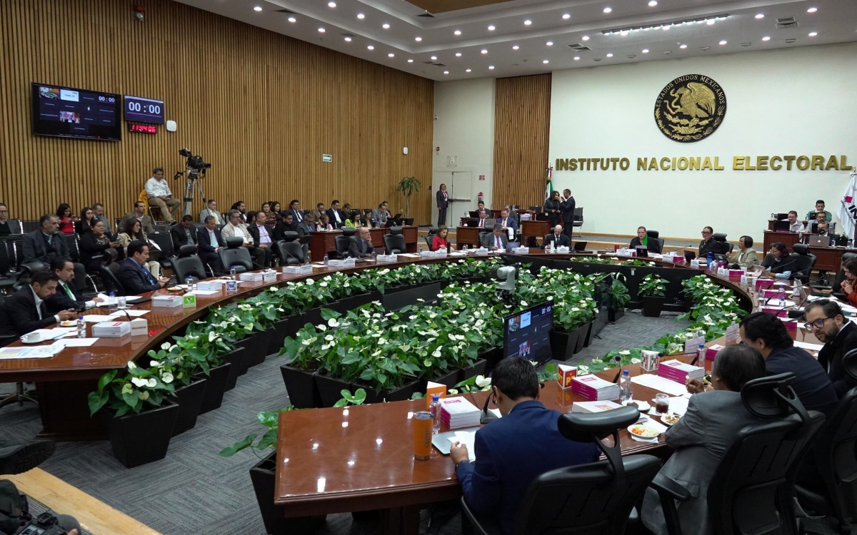INE entrega constancias de mayoría a magistrados de Circuito y jueces de Distrito