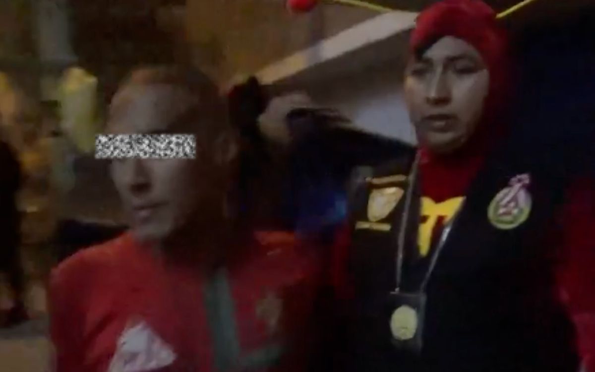 Policía peruano disfrazado de Chapulín Colorado protagoniza operativo antidrogas | Video