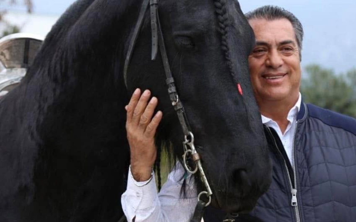Sujeto inicia incendio en casa de 'El Bronco'; escolta le dispara