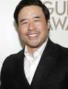 Disparo en la cabeza de Randall Park en los Premios del Gremio de Escritores de 2023 en Fairmont Century Plaza
