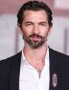 Disparo en la cabeza de Michiel Huisman en el estreno de Los Ángeles de 'Rebel Moon - Part Uno: A Child of Fire de Netflix