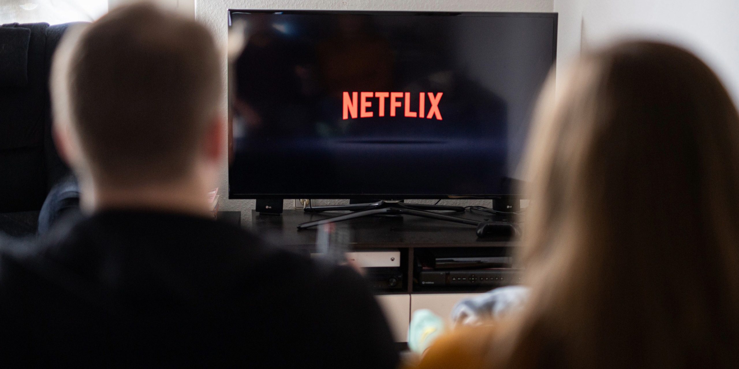 Netflix sorpresa con raro lanzamiento del teatro para una película de fantasía récord con una partitura de 97% de RT