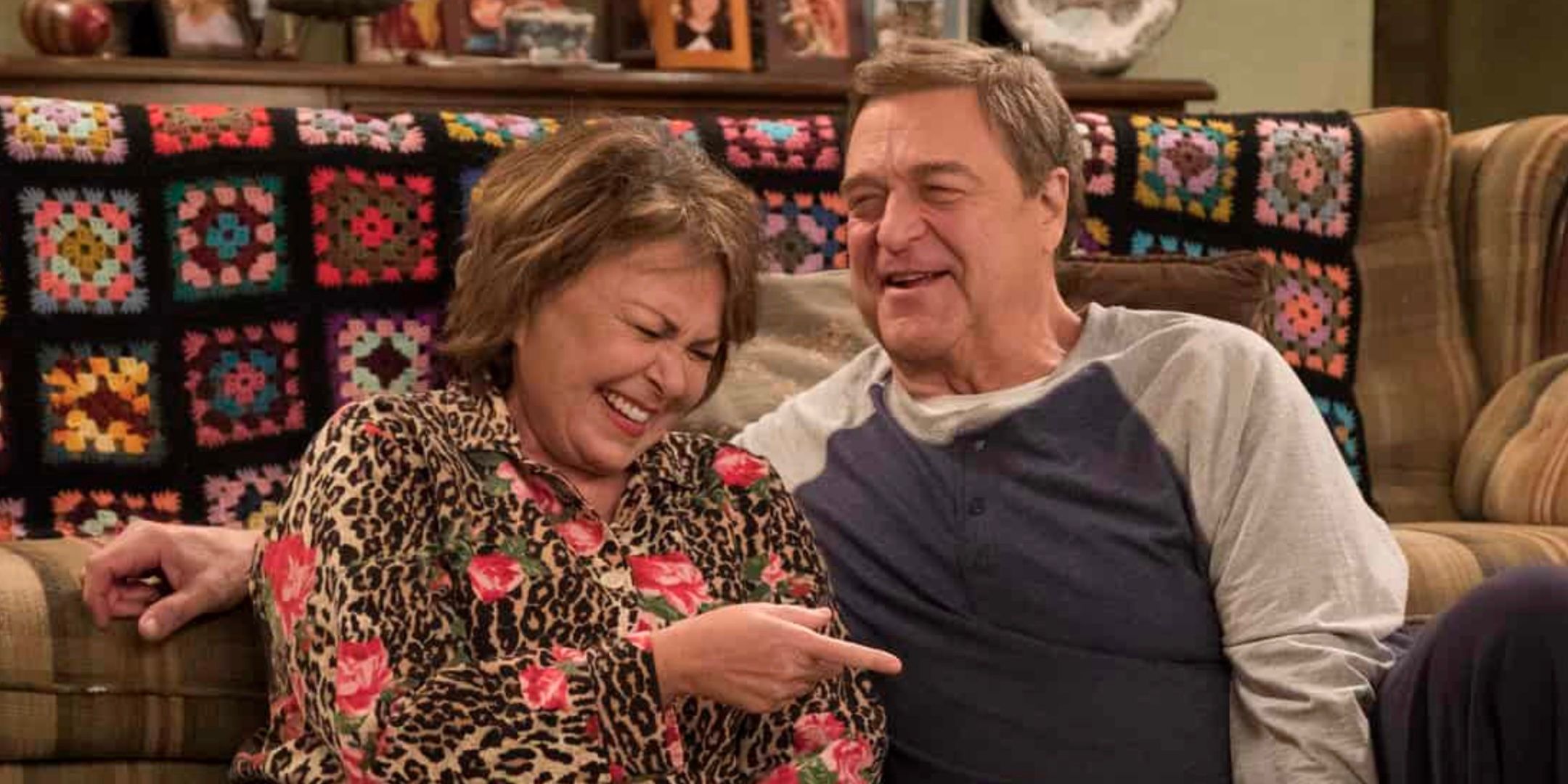 Un nuevo informe contradice la afirmación de Roseanne Barr de que se le pidió que regresara para el final de Conners: "inexacto"