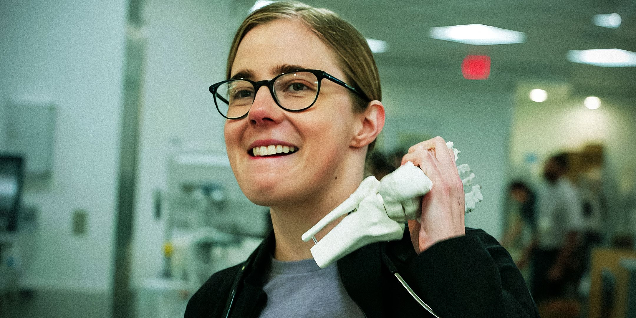 "It’s in His Bones": Bryan Cranston elogia a The Pitt Season 1 Success de su hija como personaje favorito de los fanáticos