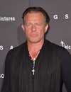 Tiro en la cabeza de Costas Mandylor
