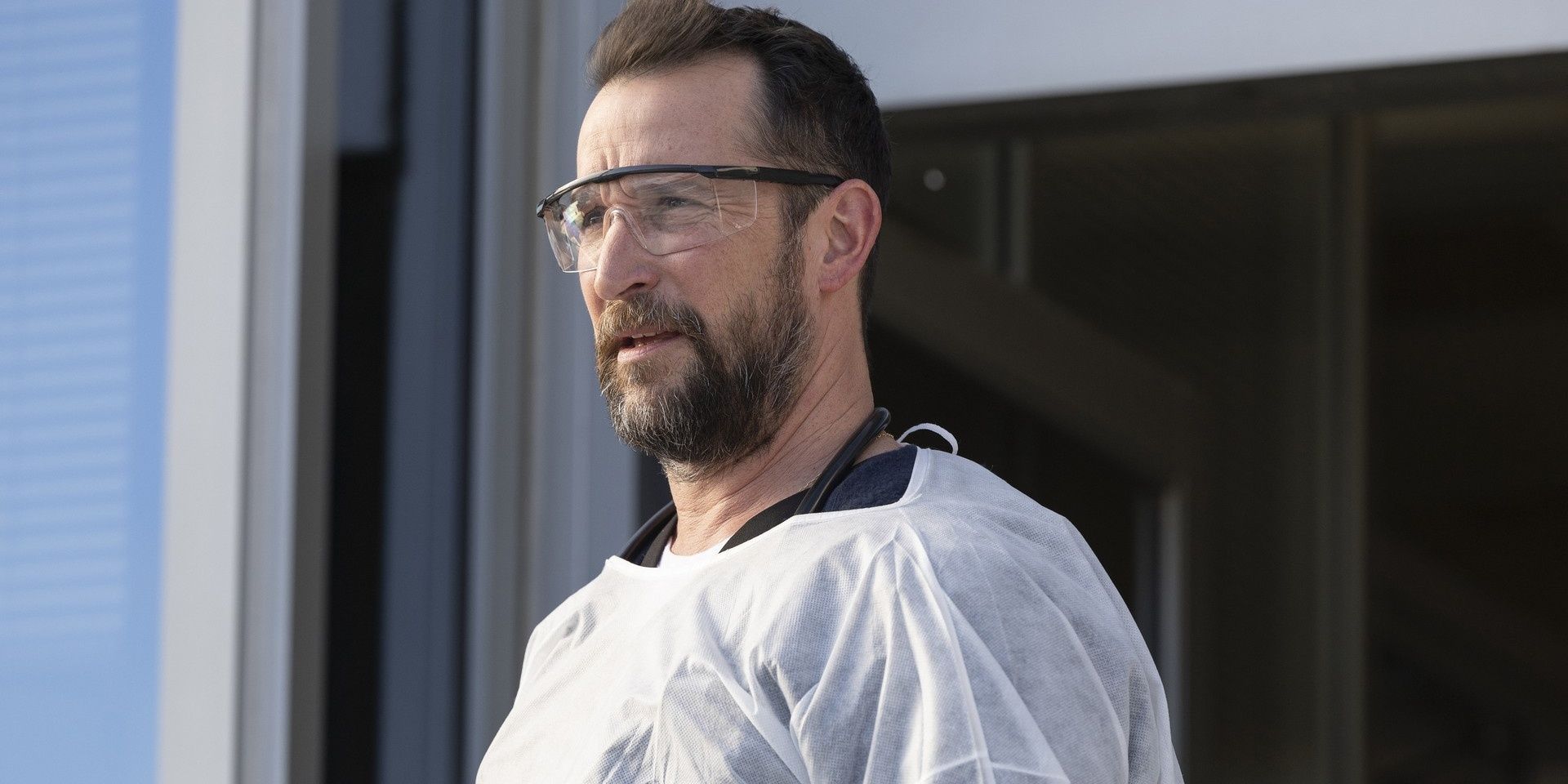Noah Wyle cambia de roles para la temporada 2 de Pitt