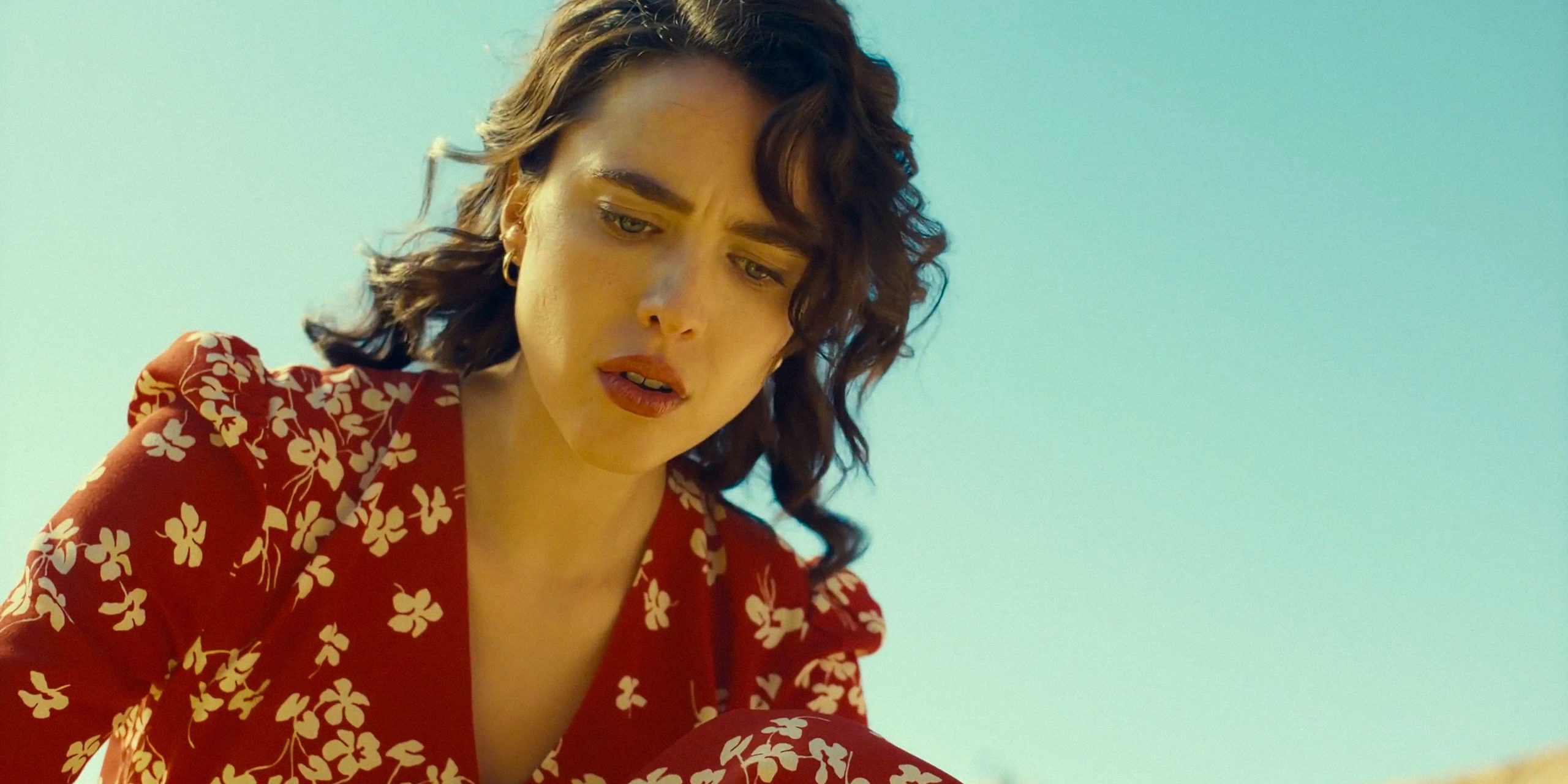 ¡Cariño, no lo haga! REVISIÓN: Ethan Coen continúa incendiando un sendero cachondo como director en solitario en Neo-Noir sobrecargado protagonizado por Margaret Qualley