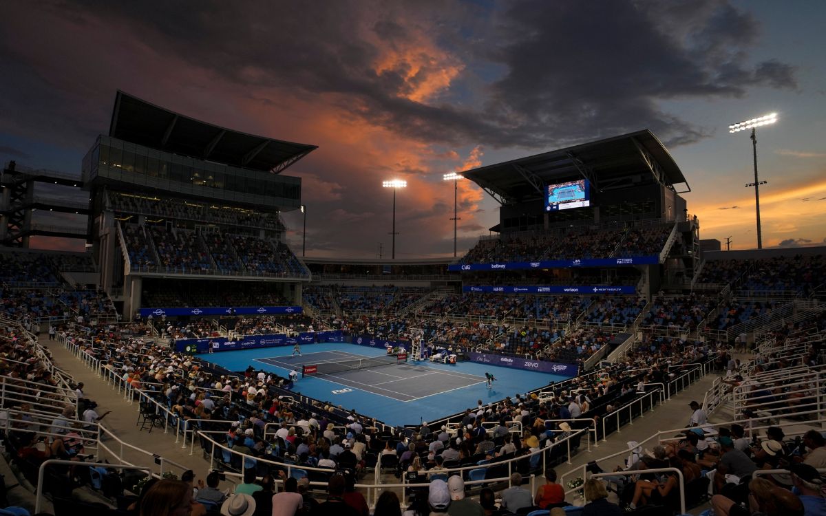 Alcaraz y Sinner avanzan a cuartos; Sabalenka aparta a Bouzas en otra jornada de lluvia