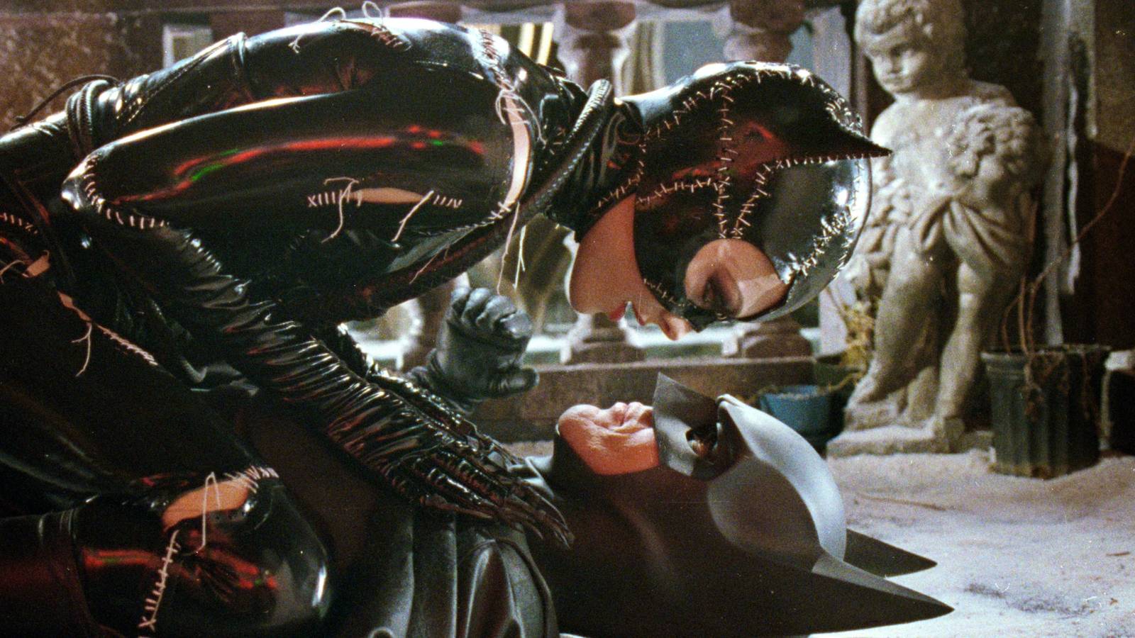 Revisión de Batman Devuelve: sigue siendo impactante que Tim Burton haya hecho esta secuela extraña e inolvidable